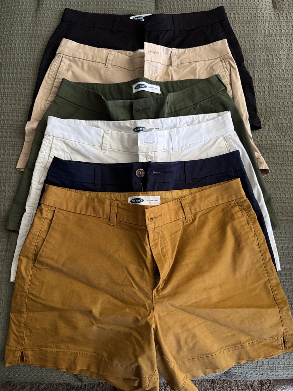 Old Navy Chino Shorts in Mustard, Navy, White, Olive, Khaki, Black - 6-Pack